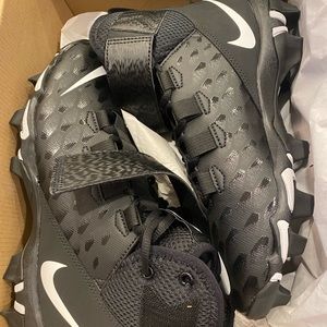 NWT Mens cleats Nike Force Savage